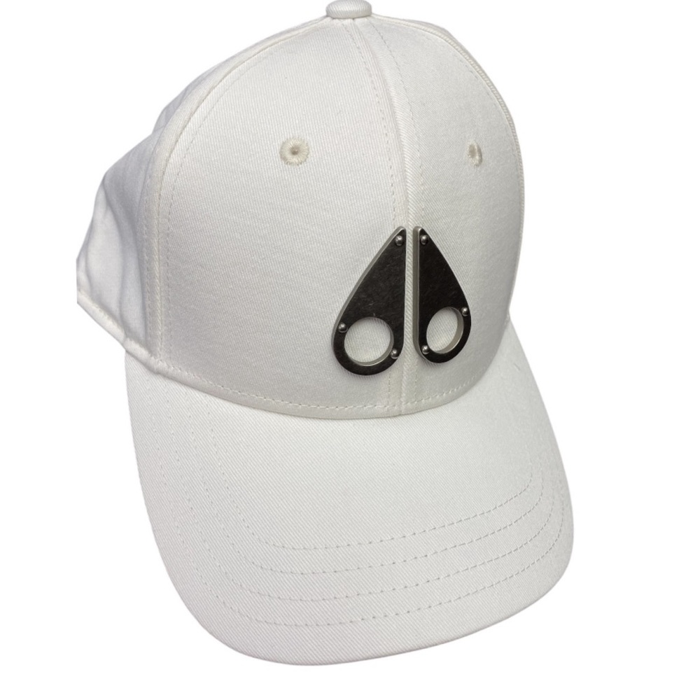 Moose Knuckles White and Silver Hat with Minimalist Design